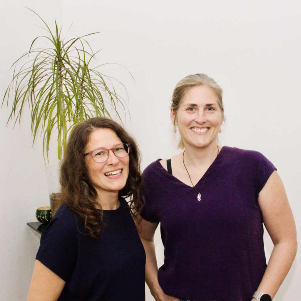 Physiotherapeutinnen Doris Feichtinger und Maria Pronegg